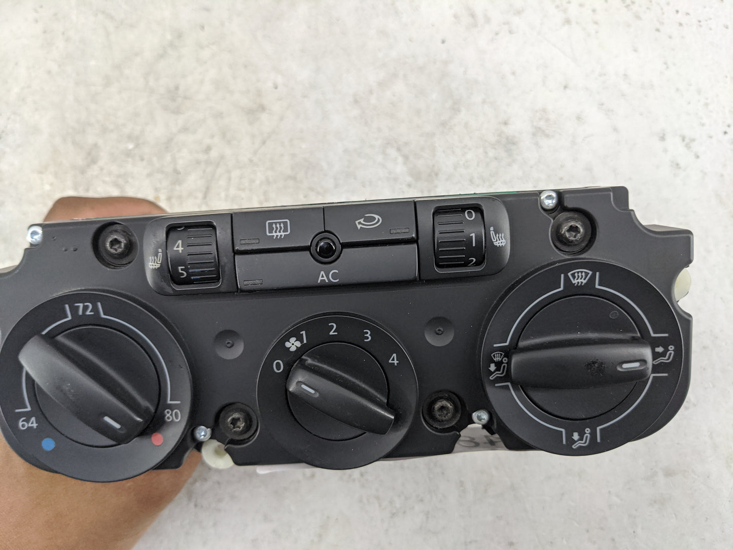 2010-2011 Volkswagen Tiguan Climate Control Module Temperature AC/Heater Replacement P/N:5M1820045A 5HB00932701 Fits OEM Use