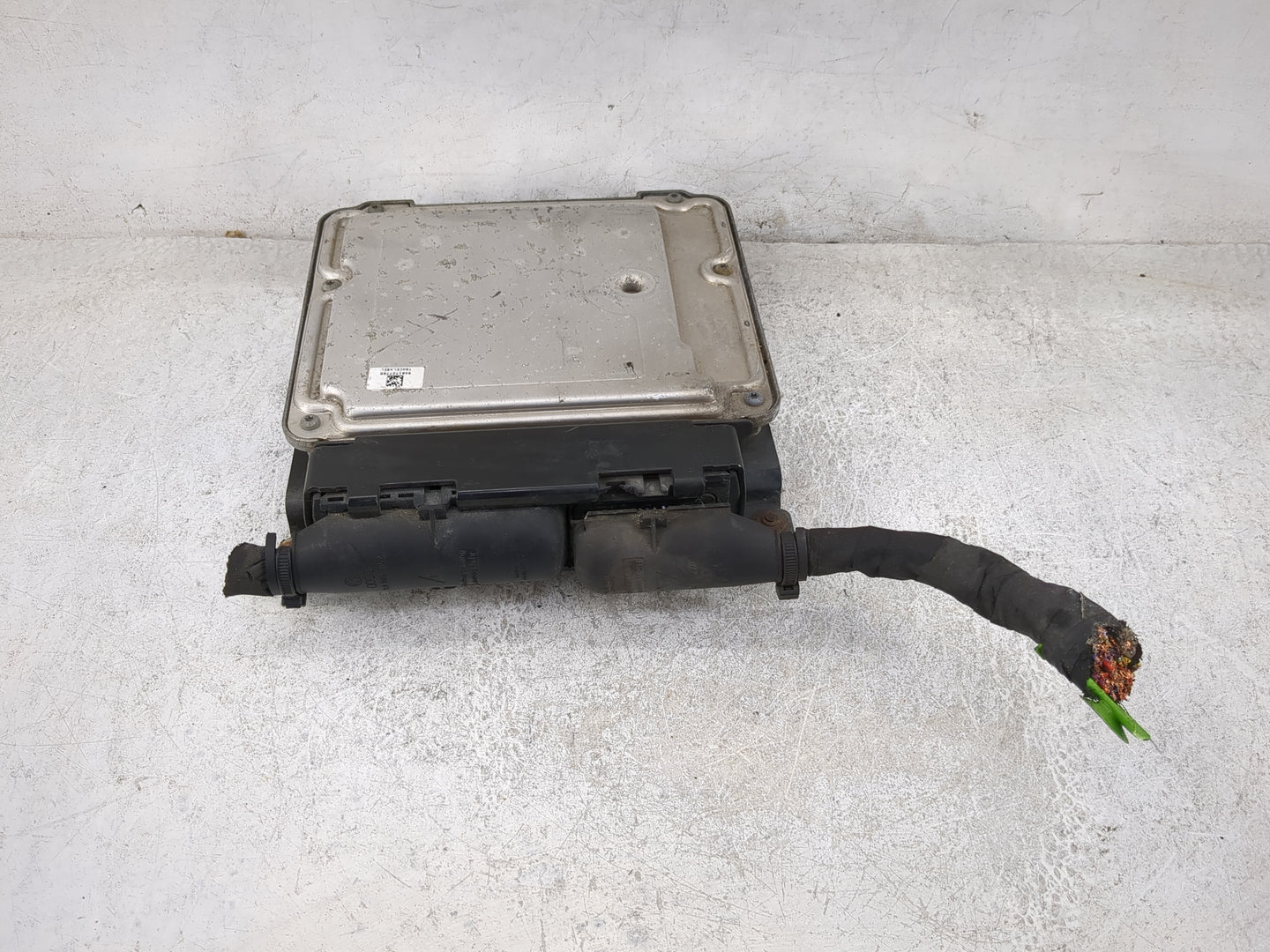 2010 Volkswagen Tiguan PCM Engine Control Computer ECU ECM PCU OEM P/N:06J906026DN 0261S04955, 06J906026DA Fits OEM Used Aut