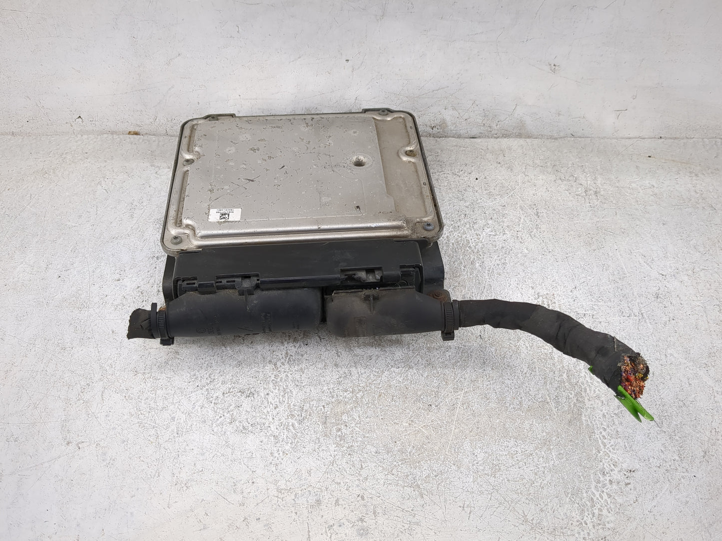 2010 Volkswagen Tiguan PCM Engine Control Computer ECU ECM PCU OEM P/N:06J906026DN 0261S04955, 06J906026DA Fits OEM Used Aut