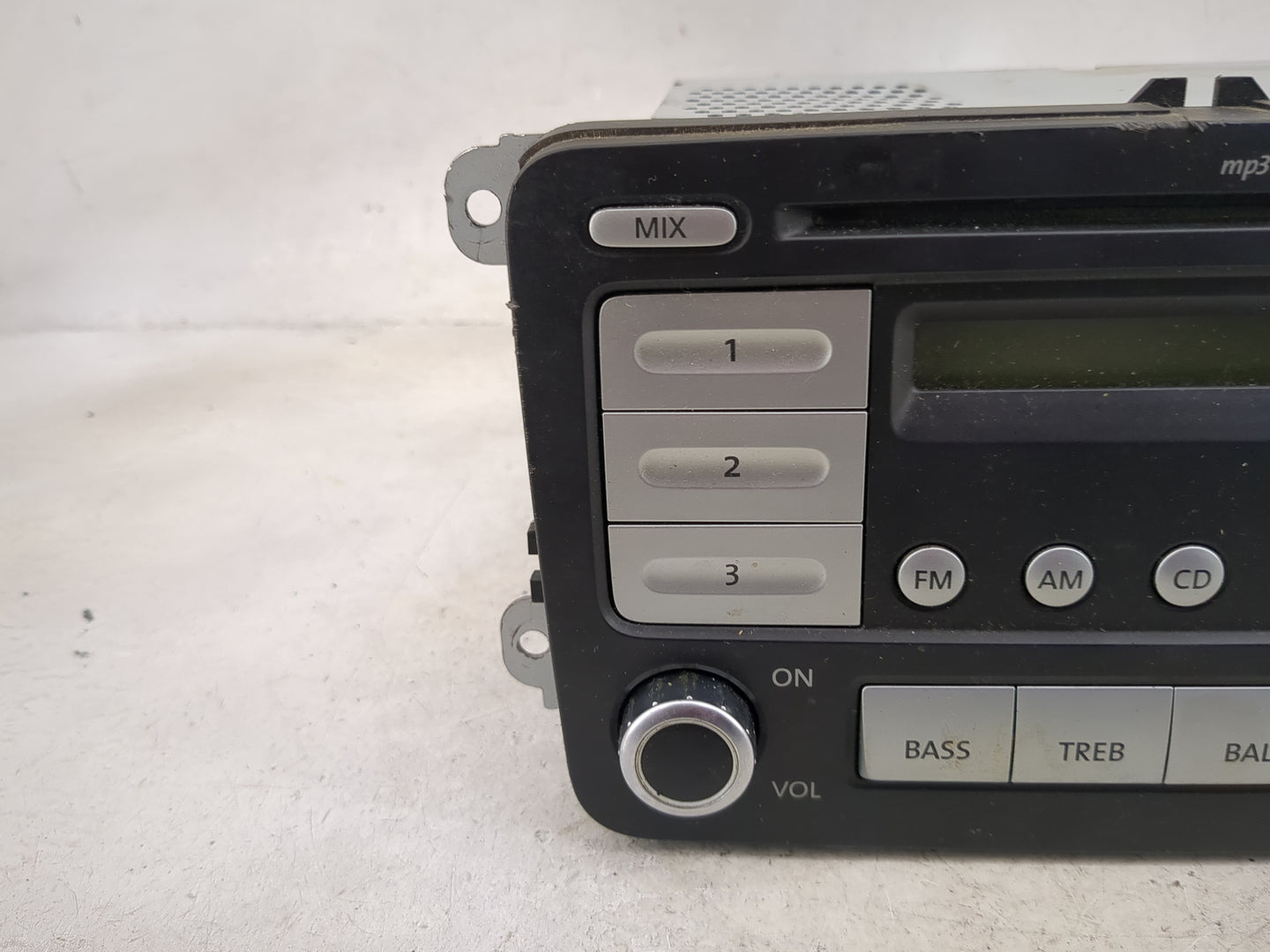 2009-2017 Volkswagen Tiguan Radio AM FM Cd Player Receiver Replacement P/N:1K0035161D 28179833 Fits OEM Used Auto Parts - Oe