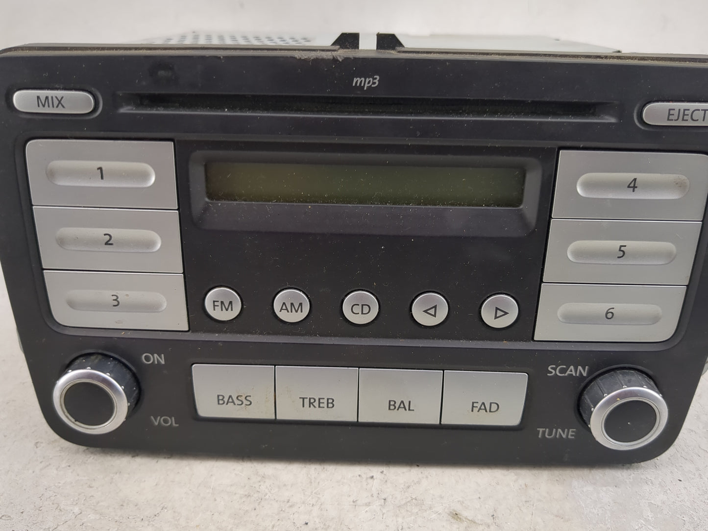 2009-2017 Volkswagen Tiguan Radio AM FM Cd Player Receiver Replacement P/N:1K0035161D 28179833 Fits OEM Used Auto Parts - Oe