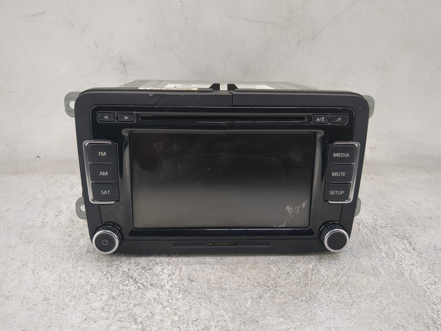 2009-2017 Volkswagen Tiguan Radio AM FM Cd Player Receiver Replacement P/N:1K0035180AC 28242585 Fits OEM Used Auto Parts - O