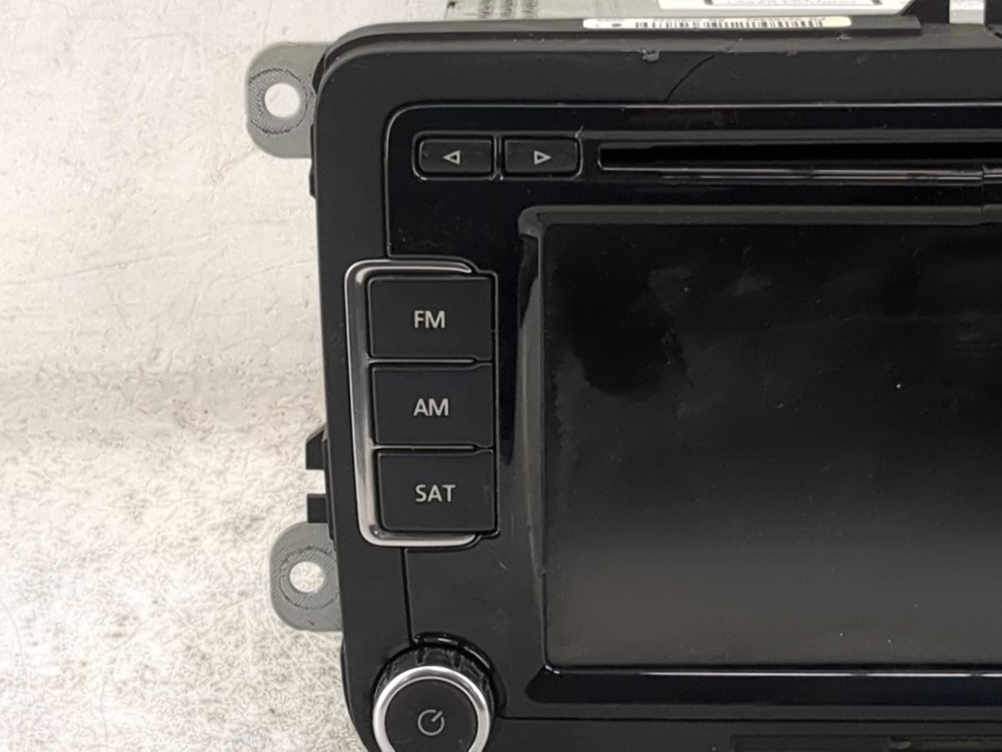 2009-2017 Volkswagen Tiguan Radio AM FM Cd Player Receiver Replacement P/N:1K0035180AC 28242585 Fits OEM Used Auto Parts - O