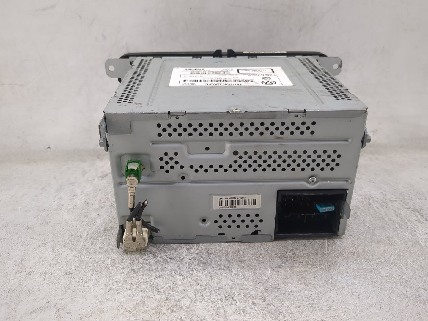 2009-2017 Volkswagen Tiguan Radio AM FM Cd Player Receiver Replacement P/N:1K0035180AC 28242585 Fits OEM Used Auto Parts - O