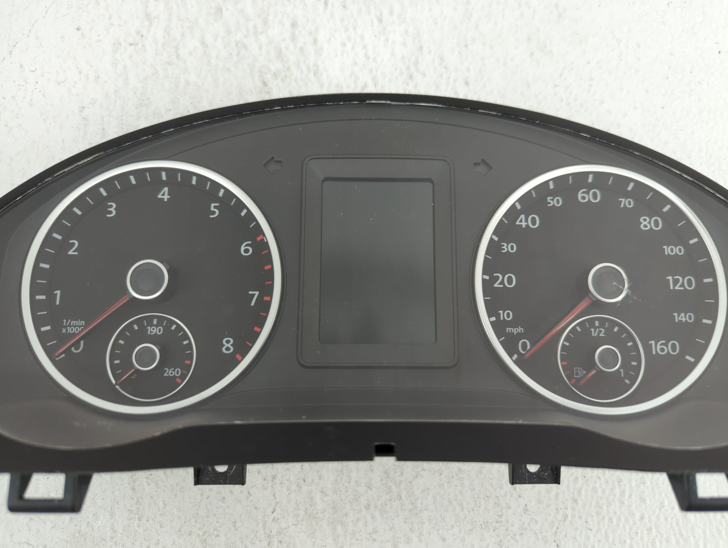 2010 Volkswagen Tiguan Instrument Cluster Speedometer Gauges P/N:5N0920961A 5N0920971A, 5N0920961, 5N0920971D Fits OEM Used 