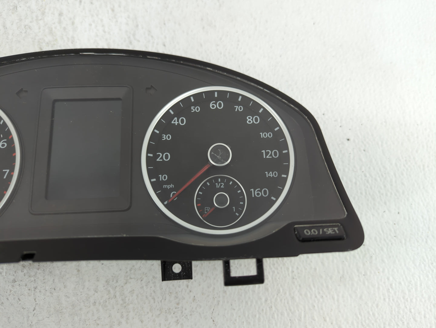 2010 Volkswagen Tiguan Instrument Cluster Speedometer Gauges P/N:5N0920961A 5N0920971A, 5N0920961, 5N0920971D Fits OEM Used 