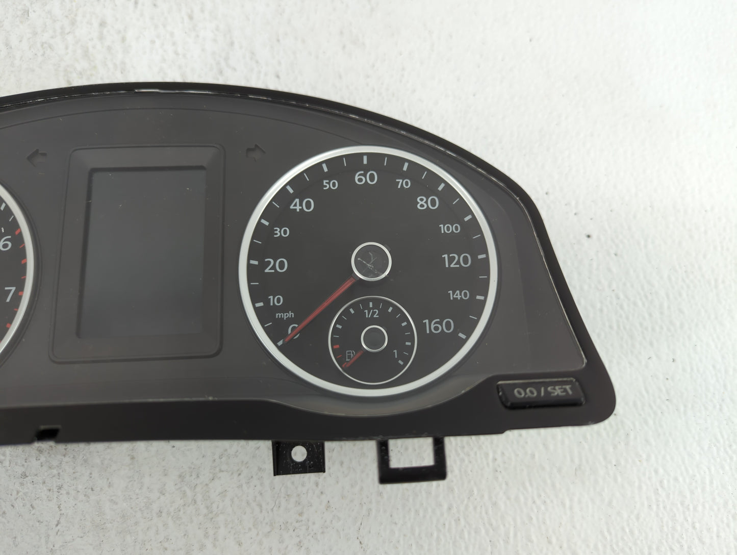 2010 Volkswagen Tiguan Instrument Cluster Speedometer Gauges P/N:5N0920961A 5N0920971A, 5N0920961, 5N0920971D Fits OEM Used 