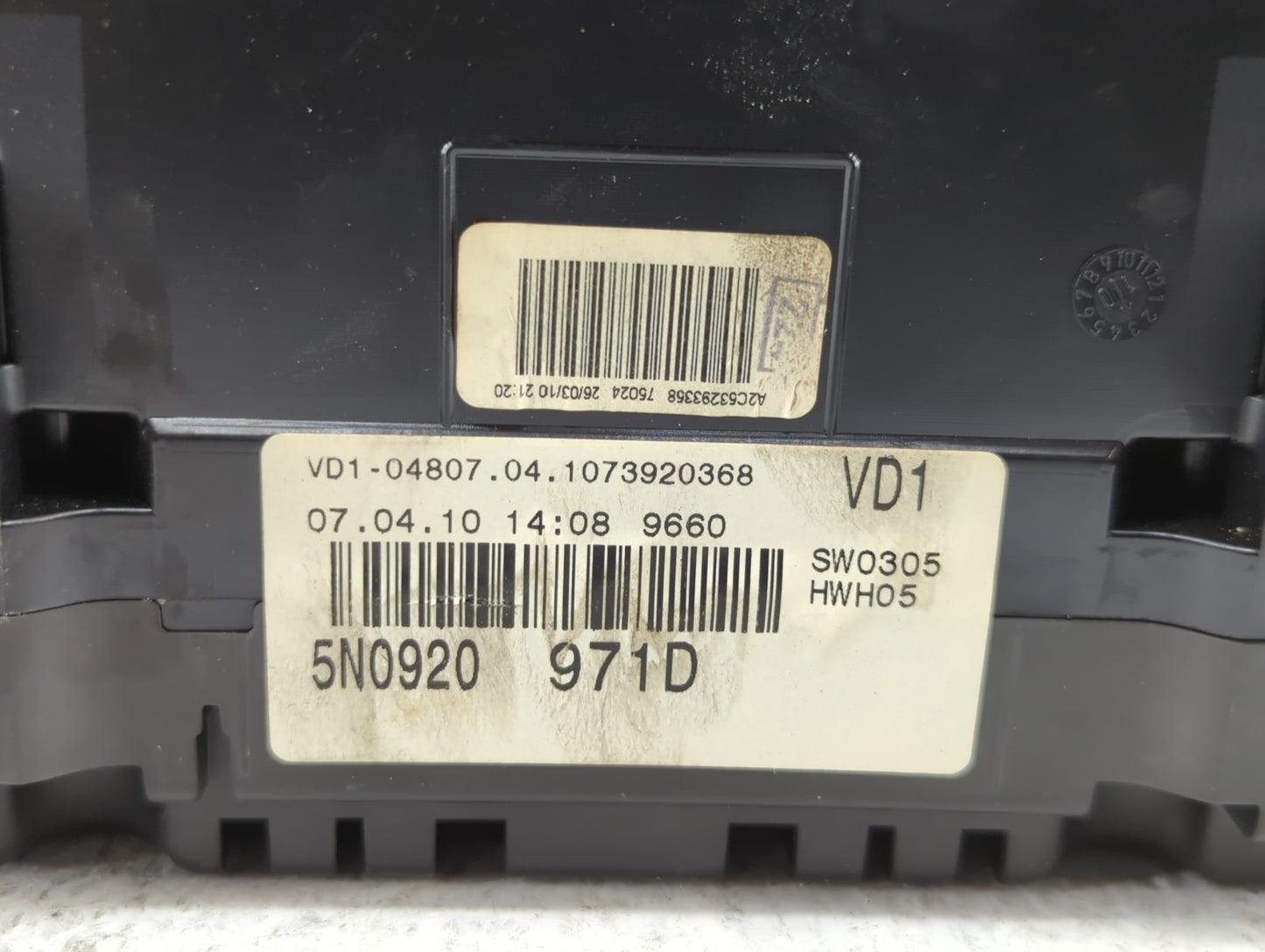 2010 Volkswagen Tiguan Instrument Cluster Speedometer Gauges P/N:5N0920961A 5N0920971A, 5N0920961, 5N0920971D Fits OEM Used 