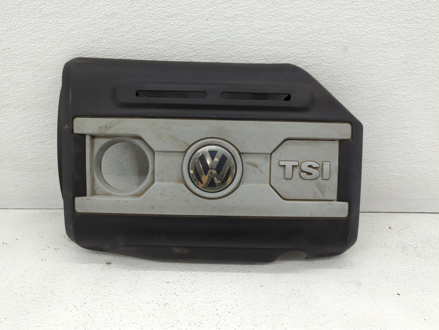 2010 Volkswagen Tiguan Engine Cover - Oemusedautoparts1.com