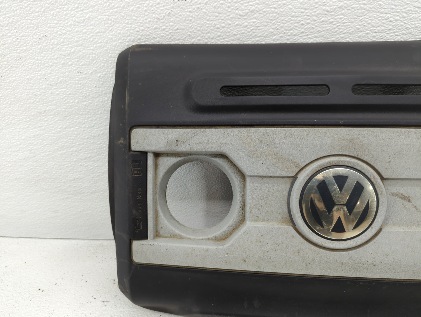 2010 Volkswagen Tiguan Engine Cover - Oemusedautoparts1.com