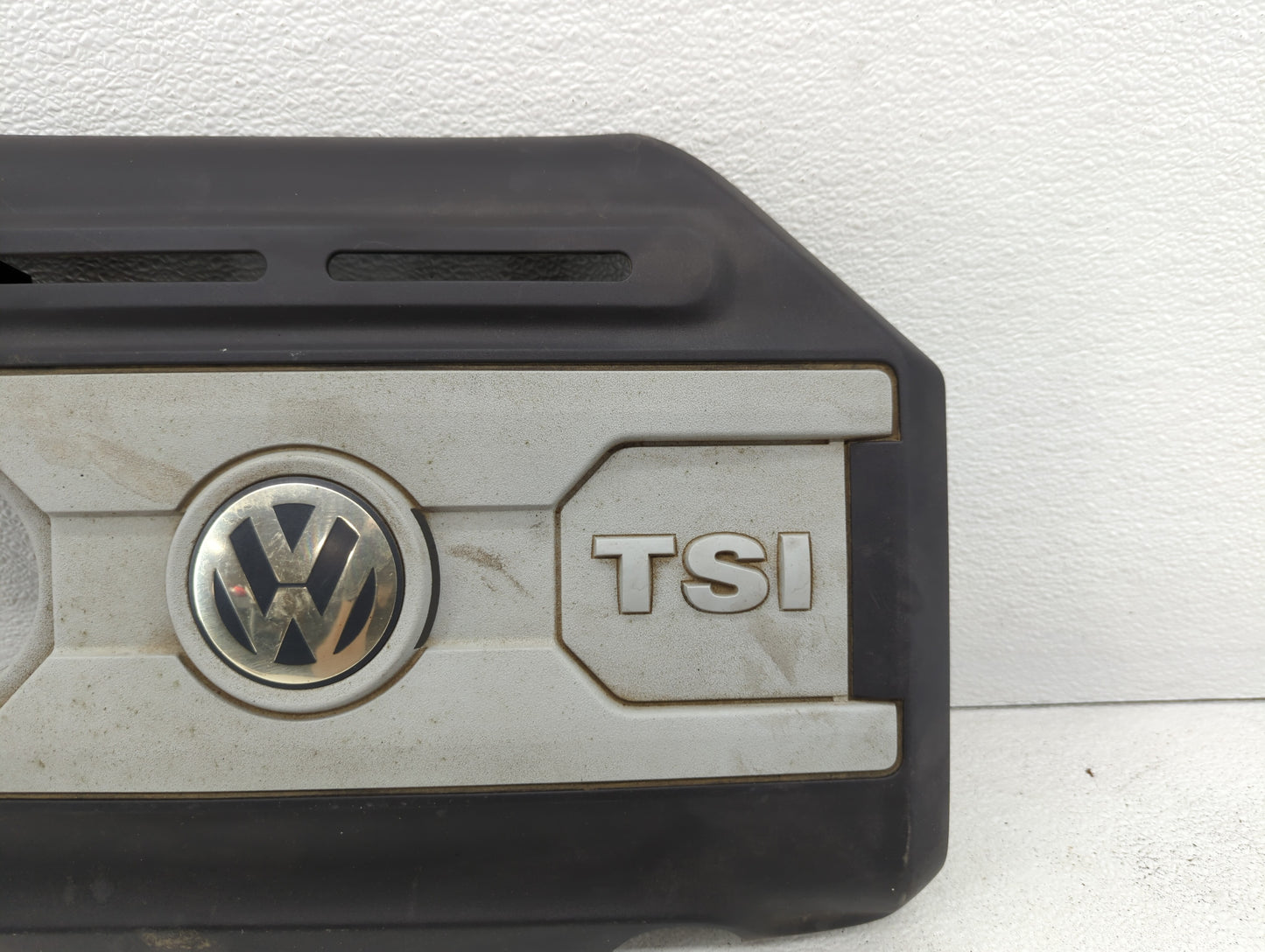 2010 Volkswagen Tiguan Engine Cover - Oemusedautoparts1.com
