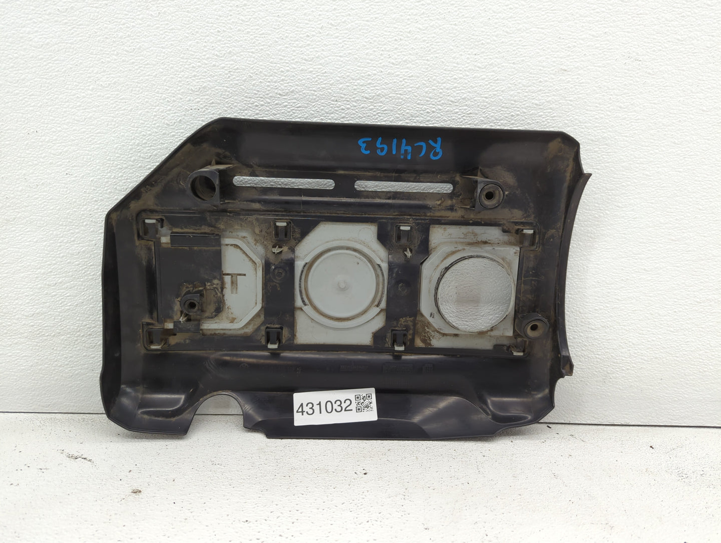 2010 Volkswagen Tiguan Engine Cover - Oemusedautoparts1.com