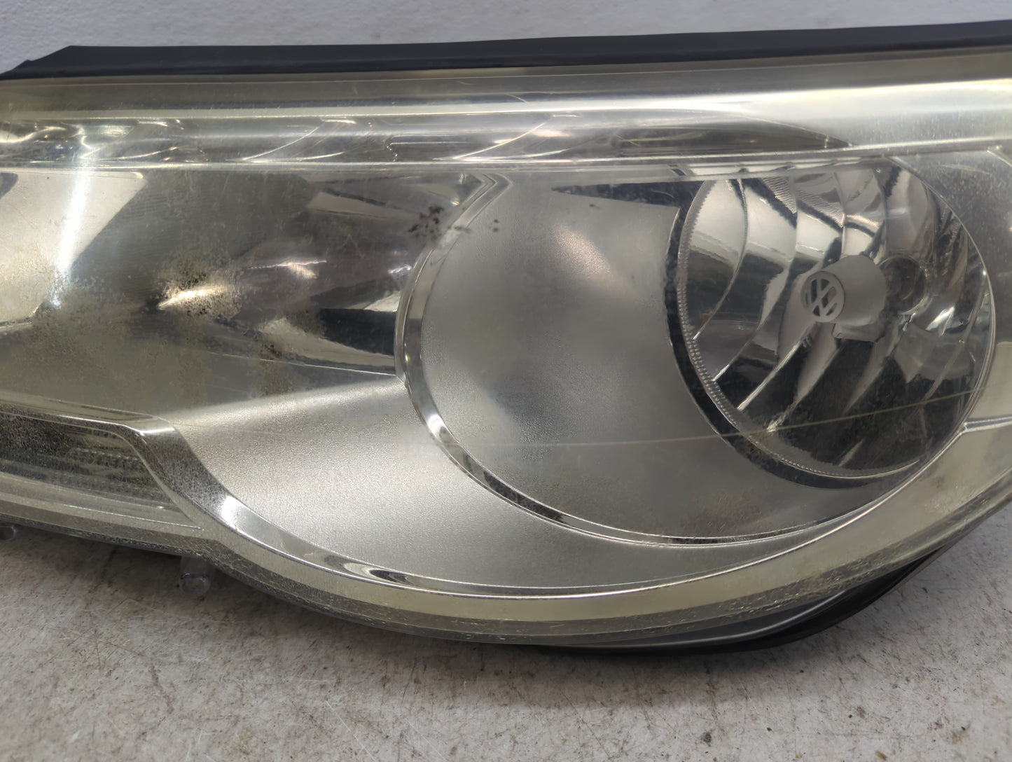 2010 Volkswagen Tiguan Passenger Right Oem Head Light Headlight Lamp - Oemusedautoparts1.com