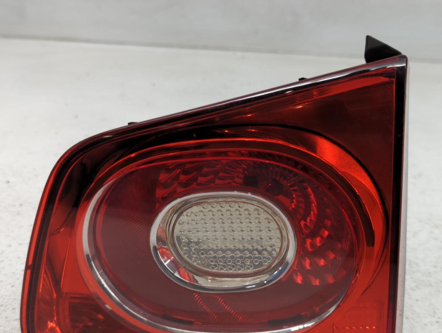 2009-2011 Volkswagen Tiguan Tail Light Assembly Passenger Right OEM P/N:5N0 945 094 B 009 692-02 Fits Fits 2009 2010 2011 OE