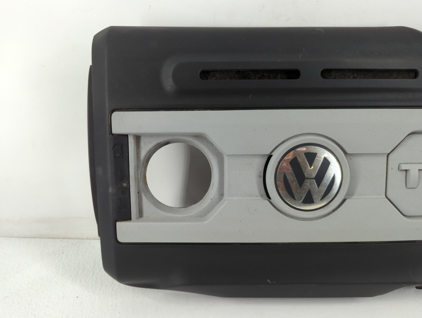 2010 Volkswagen Tiguan Engine Cover - Oemusedautoparts1.com
