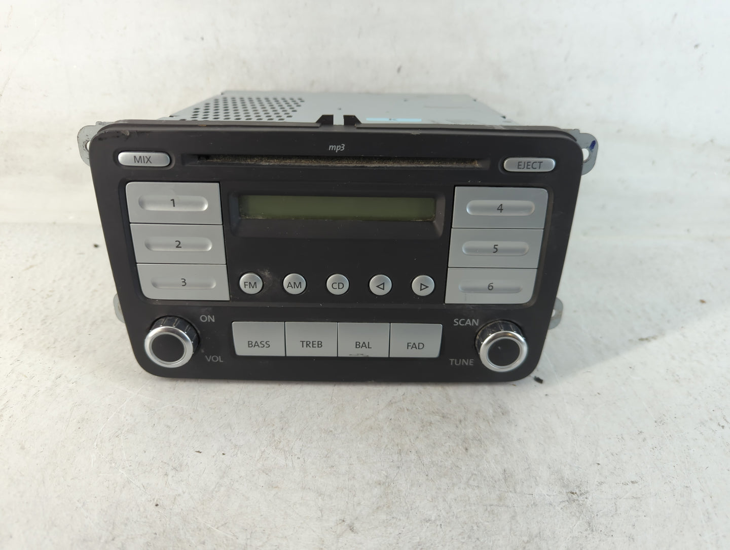 2009-2017 Volkswagen Tiguan Radio AM FM Cd Player Receiver Replacement P/N:2817933 Fits OEM Used Auto Parts - Oemusedautopar