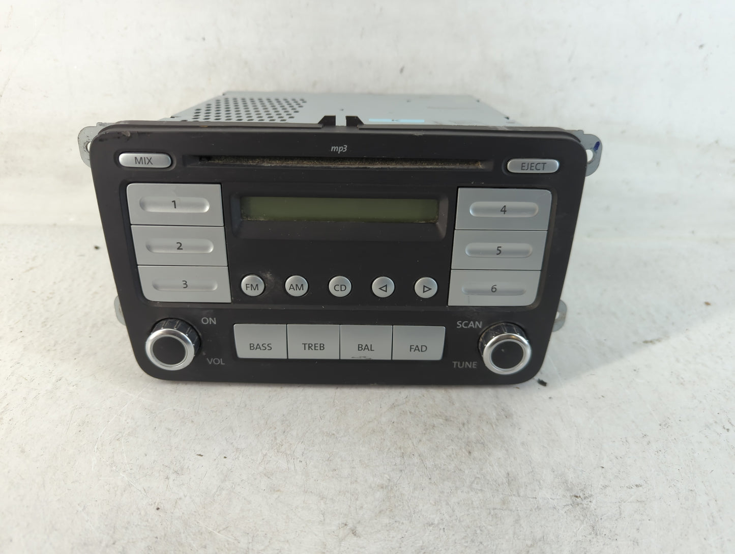 2009-2017 Volkswagen Tiguan Radio AM FM Cd Player Receiver Replacement P/N:2817933 Fits OEM Used Auto Parts - Oemusedautopar