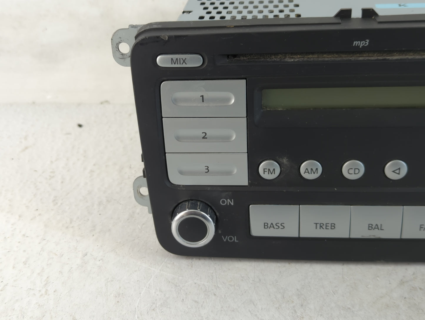 2009-2017 Volkswagen Tiguan Radio AM FM Cd Player Receiver Replacement P/N:2817933 Fits OEM Used Auto Parts - Oemusedautopar
