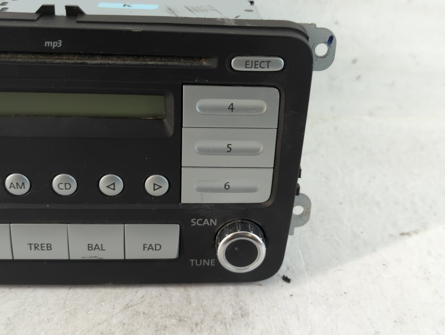2009-2017 Volkswagen Tiguan Radio AM FM Cd Player Receiver Replacement P/N:2817933 Fits OEM Used Auto Parts - Oemusedautopar