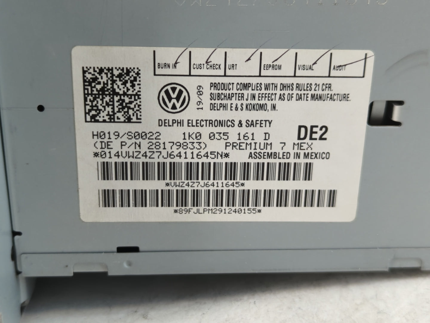 2009-2017 Volkswagen Tiguan Radio AM FM Cd Player Receiver Replacement P/N:2817933 Fits OEM Used Auto Parts - Oemusedautopar