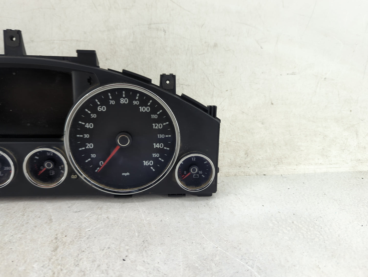 2010 Volkswagen Touareg Instrument Cluster Speedometer Gauges P/N:0263671311 7L6920990P, 1030062132 Miles: Fits OEM Used Aut