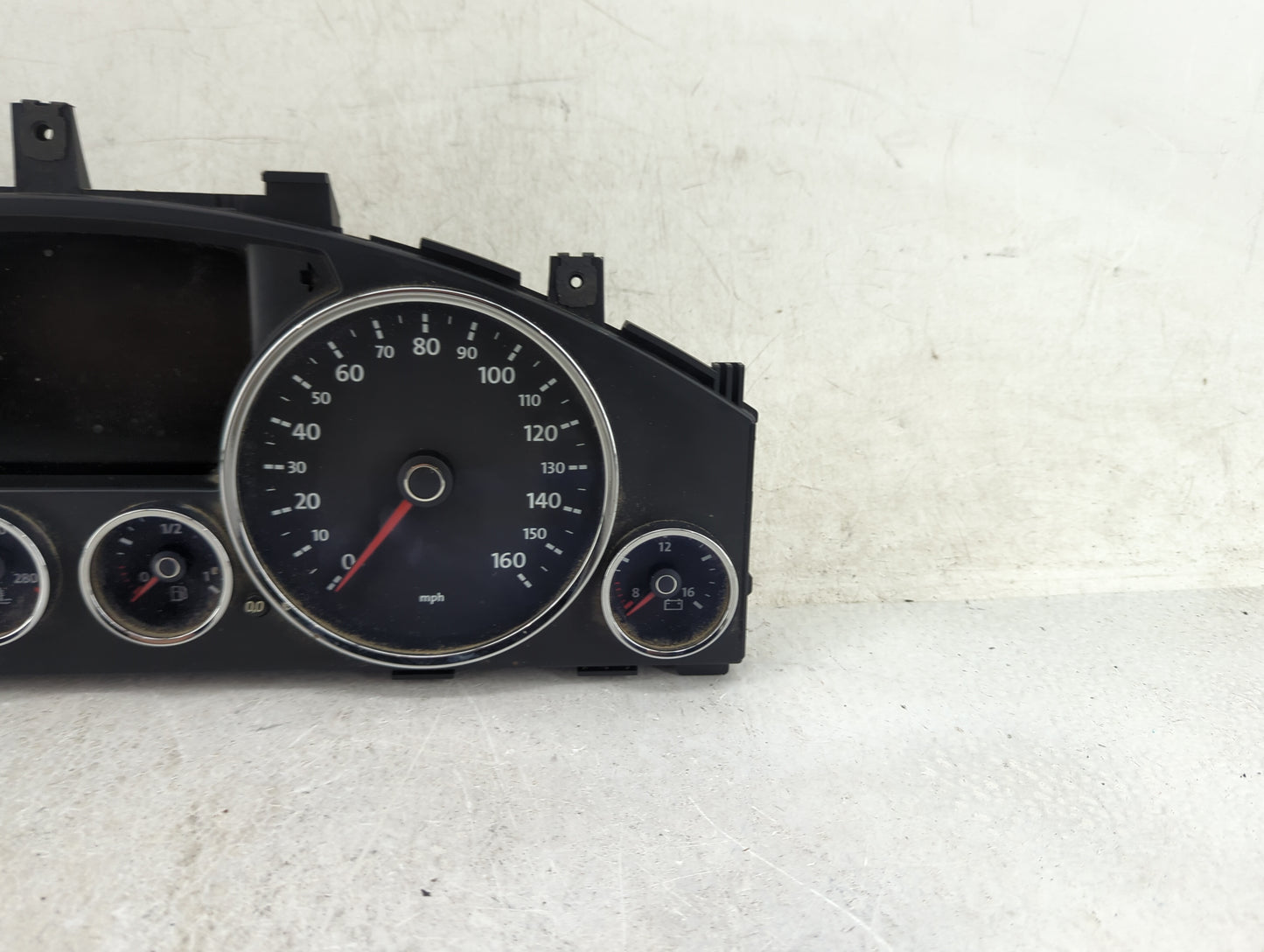 2010 Volkswagen Touareg Instrument Cluster Speedometer Gauges P/N:0263671311 7L6920990P, 1030062132 Miles: Fits OEM Used Aut