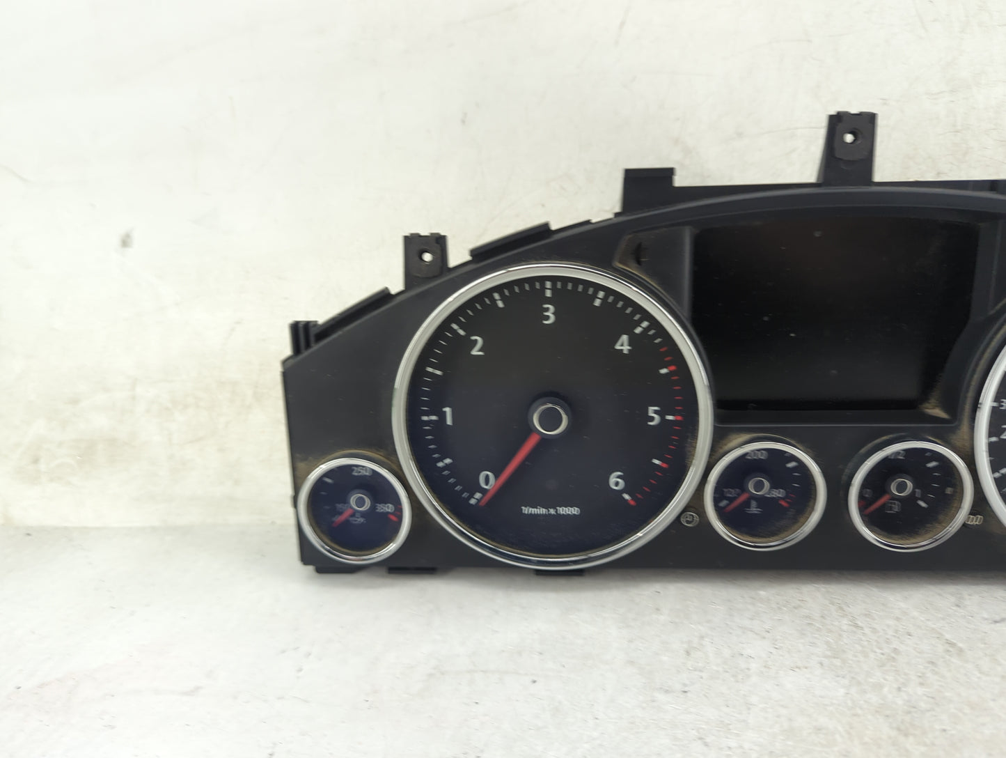 2010 Volkswagen Touareg Instrument Cluster Speedometer Gauges P/N:0263671311 7L6920990P, 1030062132 Miles: Fits OEM Used Aut