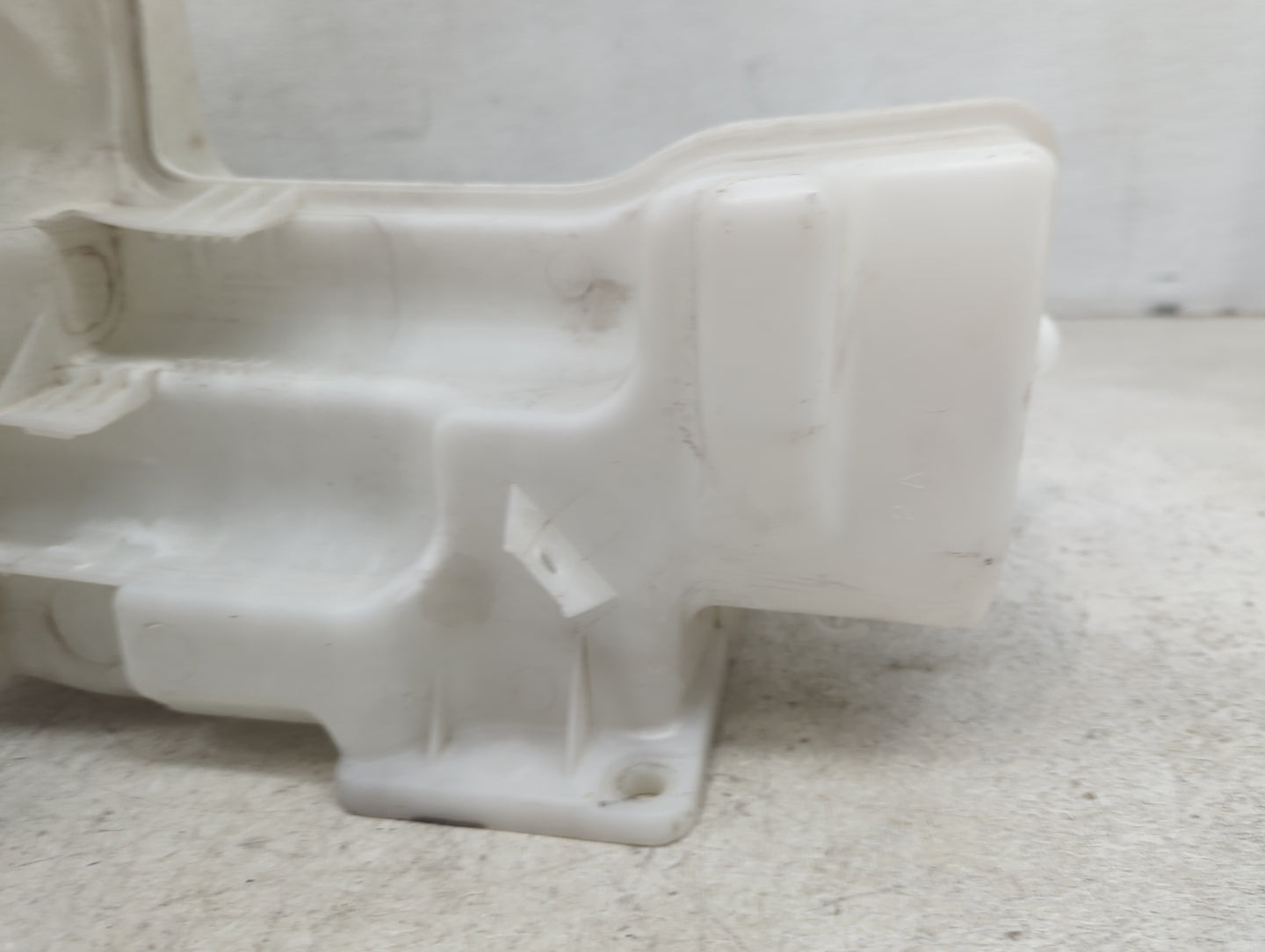 2010 Volkswagen Touran Windshield Washer Fluid Reservoir Bottle Oem - Oemusedautoparts1.com