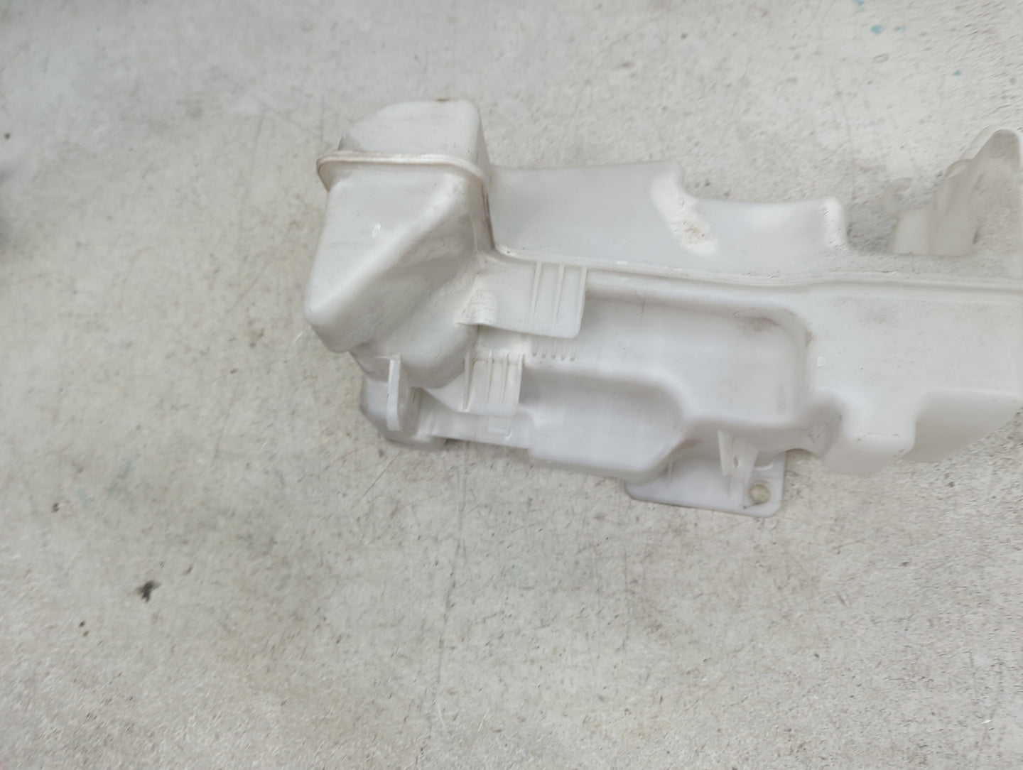 2010 Volkswagen Touran Windshield Washer Fluid Reservoir Bottle Oem - Oemusedautoparts1.com