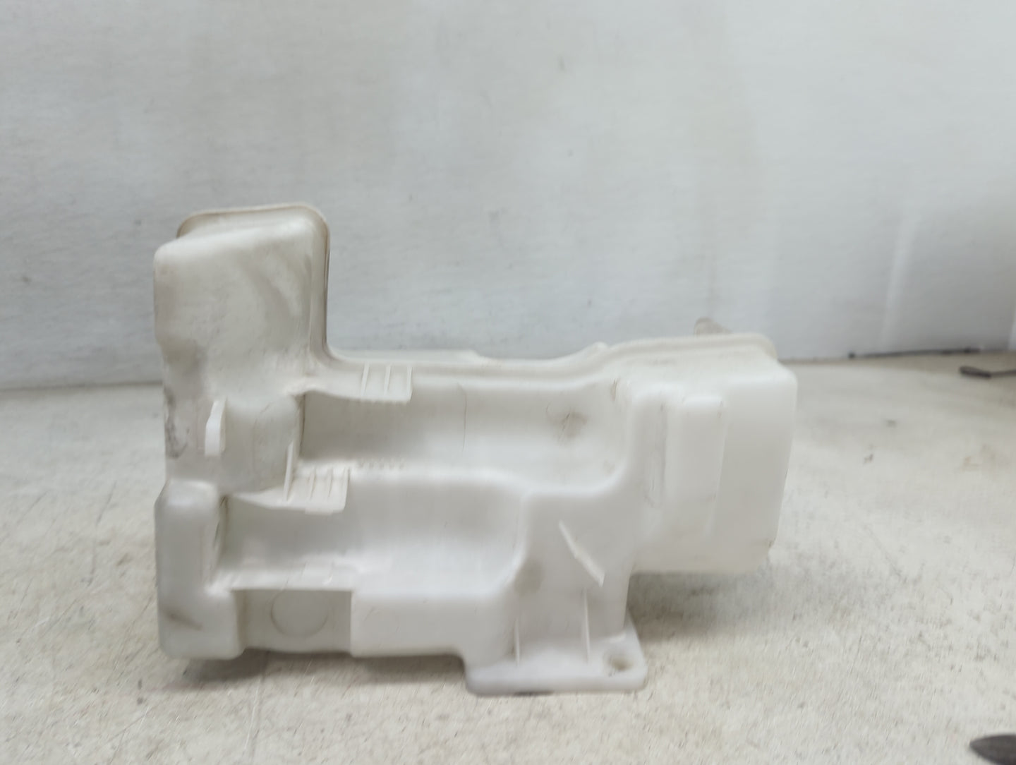 2010 Volkswagen Touran Windshield Washer Fluid Reservoir Bottle Oem - Oemusedautoparts1.com