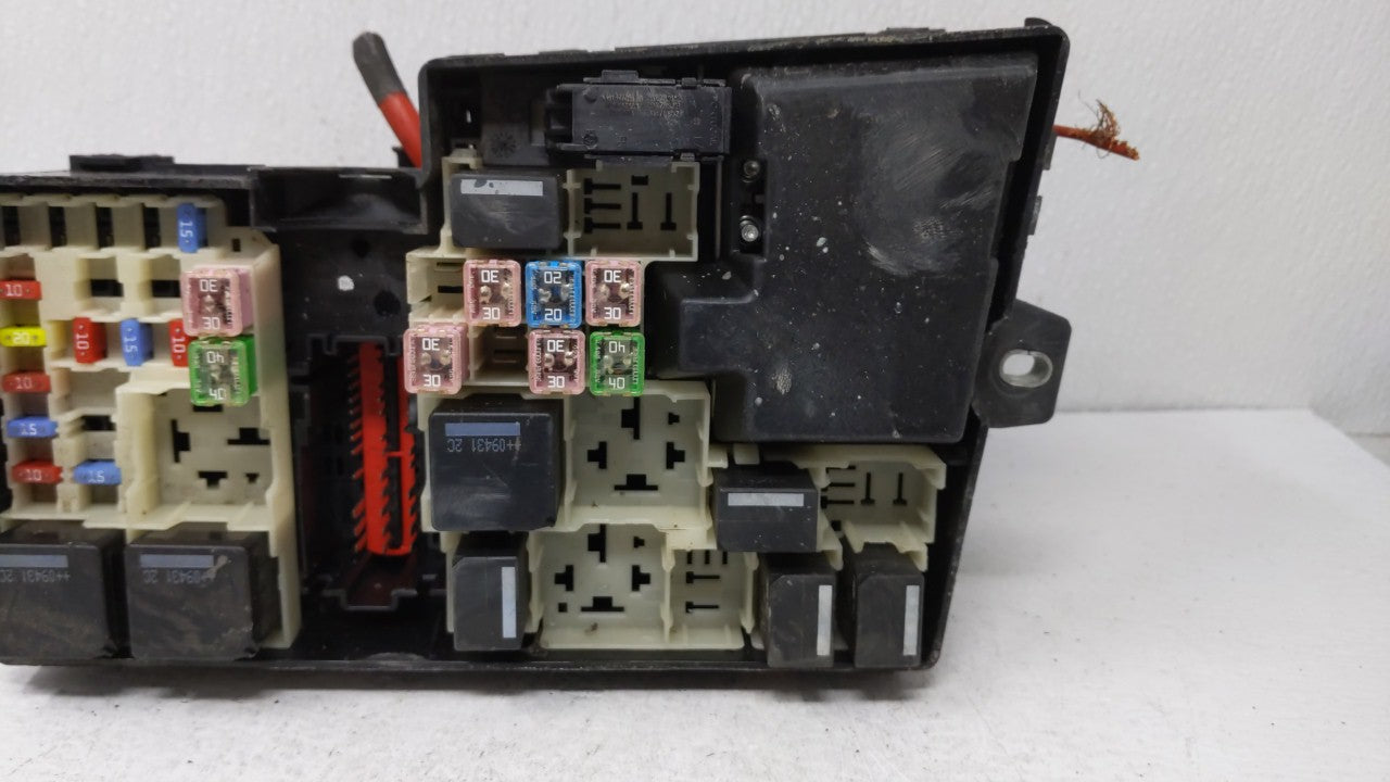 2010-2011 Volvo S40 Fusebox Fuse Box Panel Relay Module P/N:3M5T-14A142-AB Fits Fits 2010 2011 2012 2013 OEM Used Auto Parts