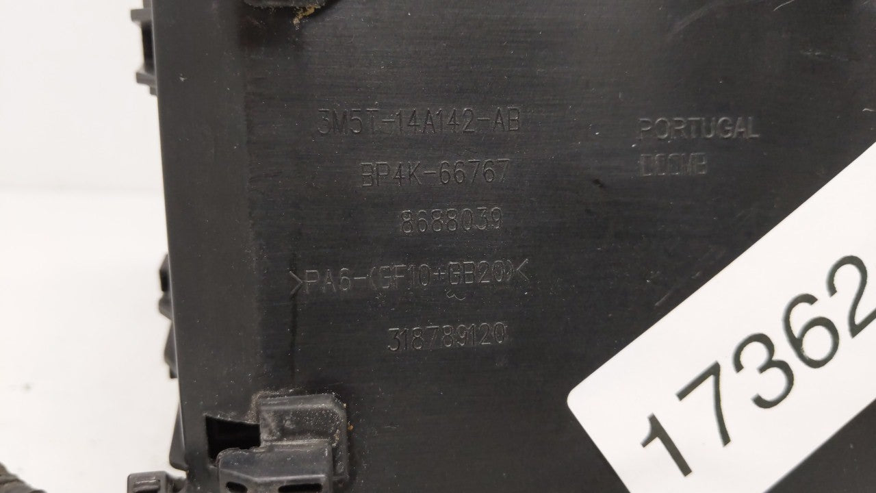 2010-2011 Volvo S40 Fusebox Fuse Box Panel Relay Module P/N:3M5T-14A142-AB Fits Fits 2010 2011 2012 2013 OEM Used Auto Parts