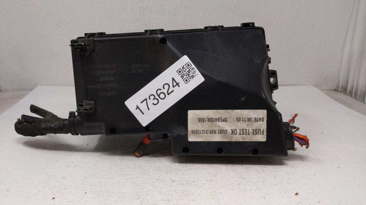 2010-2011 Volvo S40 Fusebox Fuse Box Panel Relay Module P/N:3M5T-14A142-AB Fits Fits 2010 2011 2012 2013 OEM Used Auto Parts