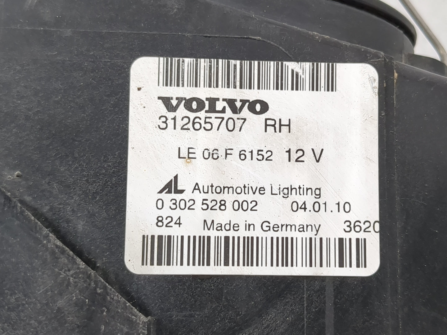 Volvo V40 Passenger Right Oem Head Light Headlight Lamp - Oemusedautoparts1.com