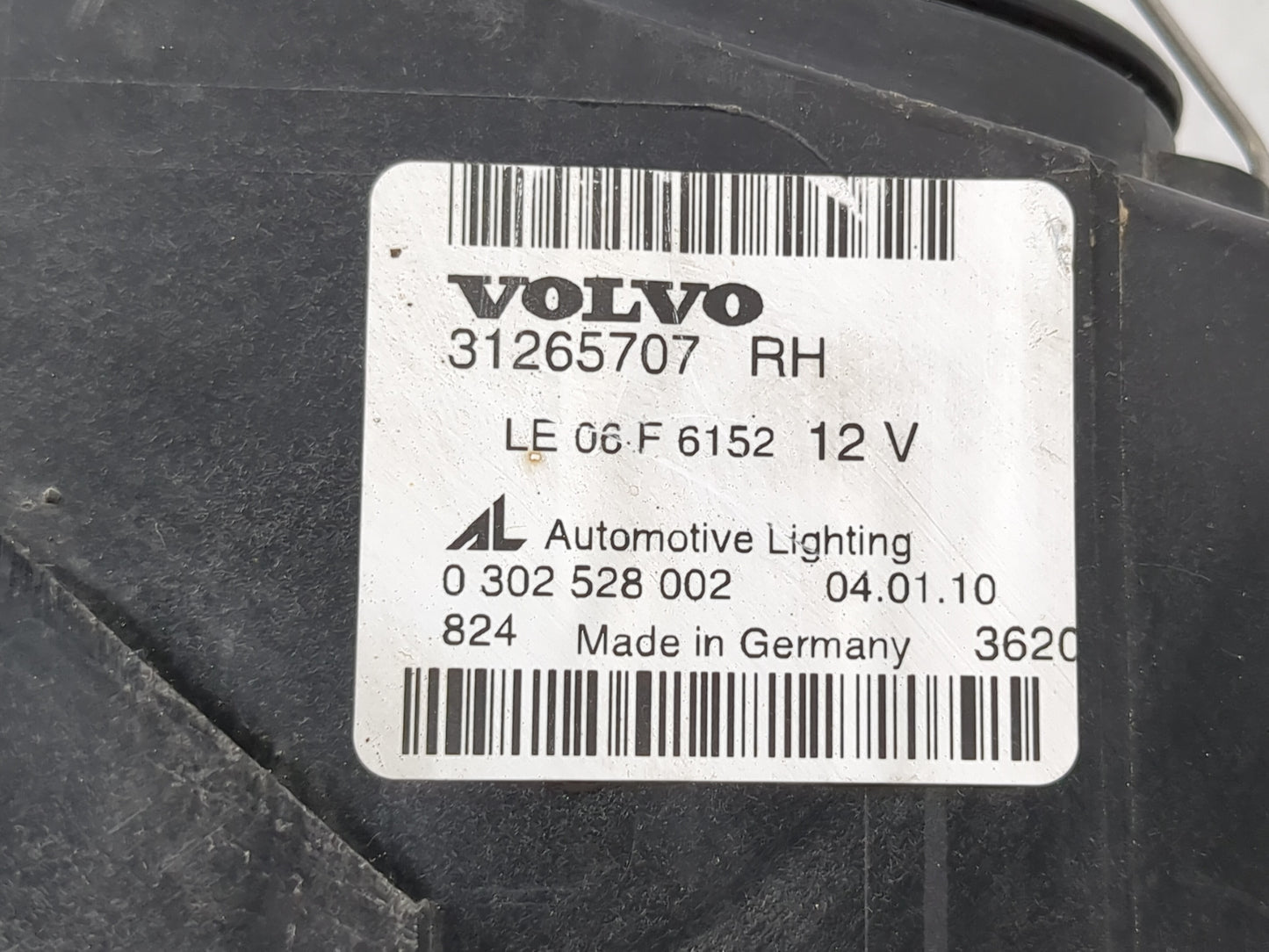 Volvo V40 Passenger Right Oem Head Light Headlight Lamp - Oemusedautoparts1.com
