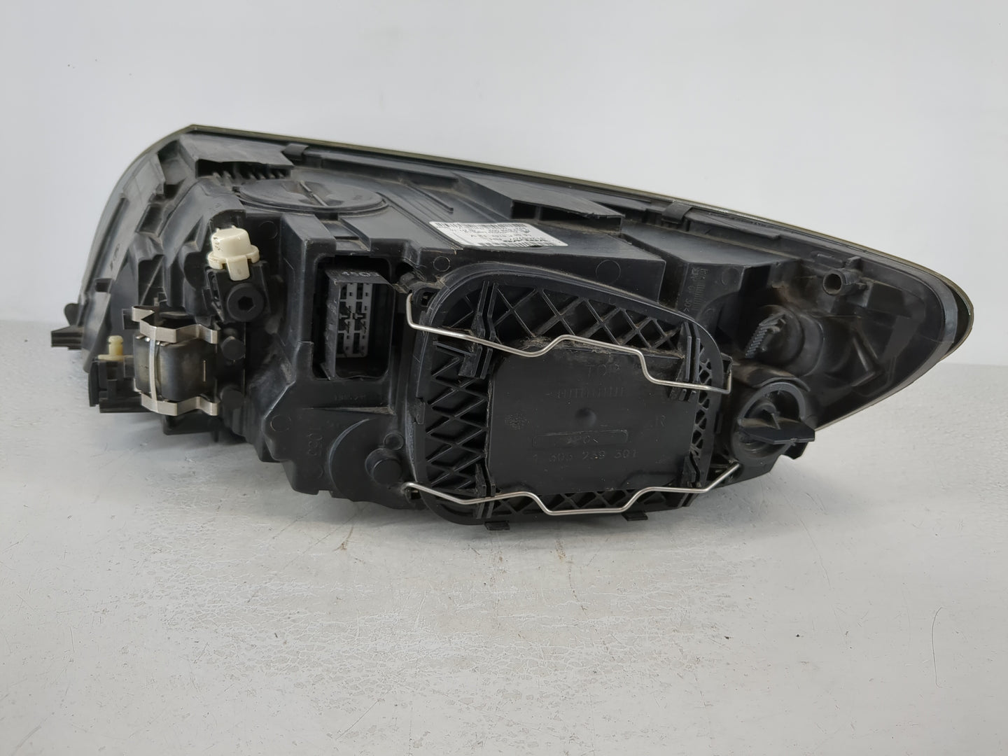 Volvo V40 Passenger Right Oem Head Light Headlight Lamp - Oemusedautoparts1.com