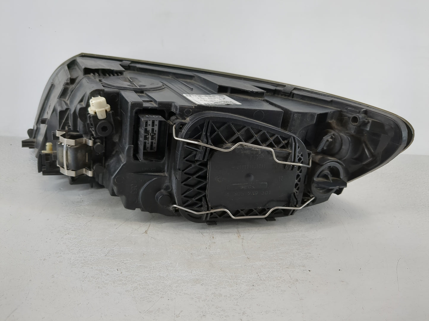 Volvo V40 Passenger Right Oem Head Light Headlight Lamp - Oemusedautoparts1.com