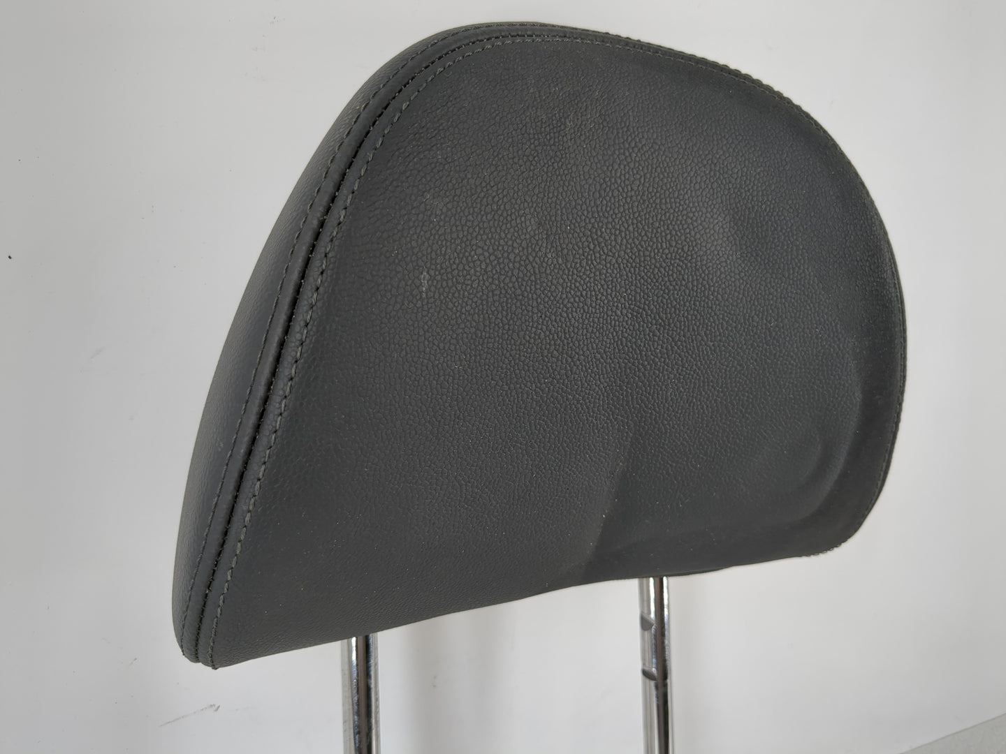 2010 Volvo V40 Headrest Head Rest Front Driver Passenger Seat Black - Oemusedautoparts1.com