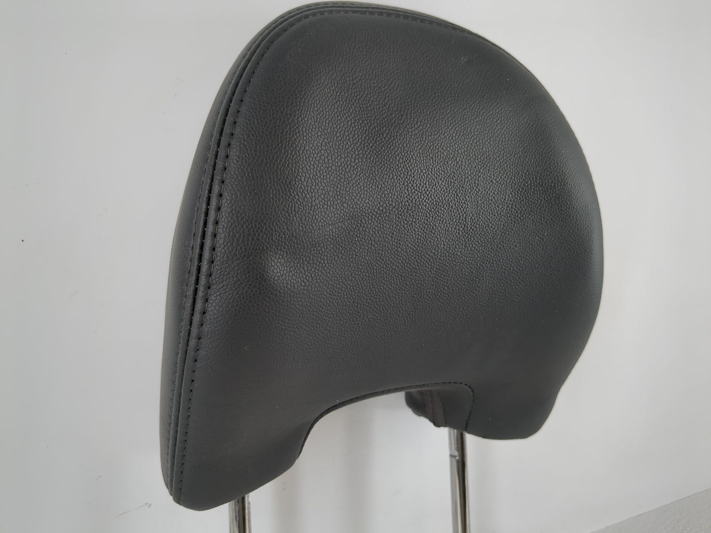 2004 Volvo V40 Headrest Head Rest Front Driver Passenger Seat Fits Fits 2005 2006 2007 2008 2009 2010 2011 OEM Used Auto Par