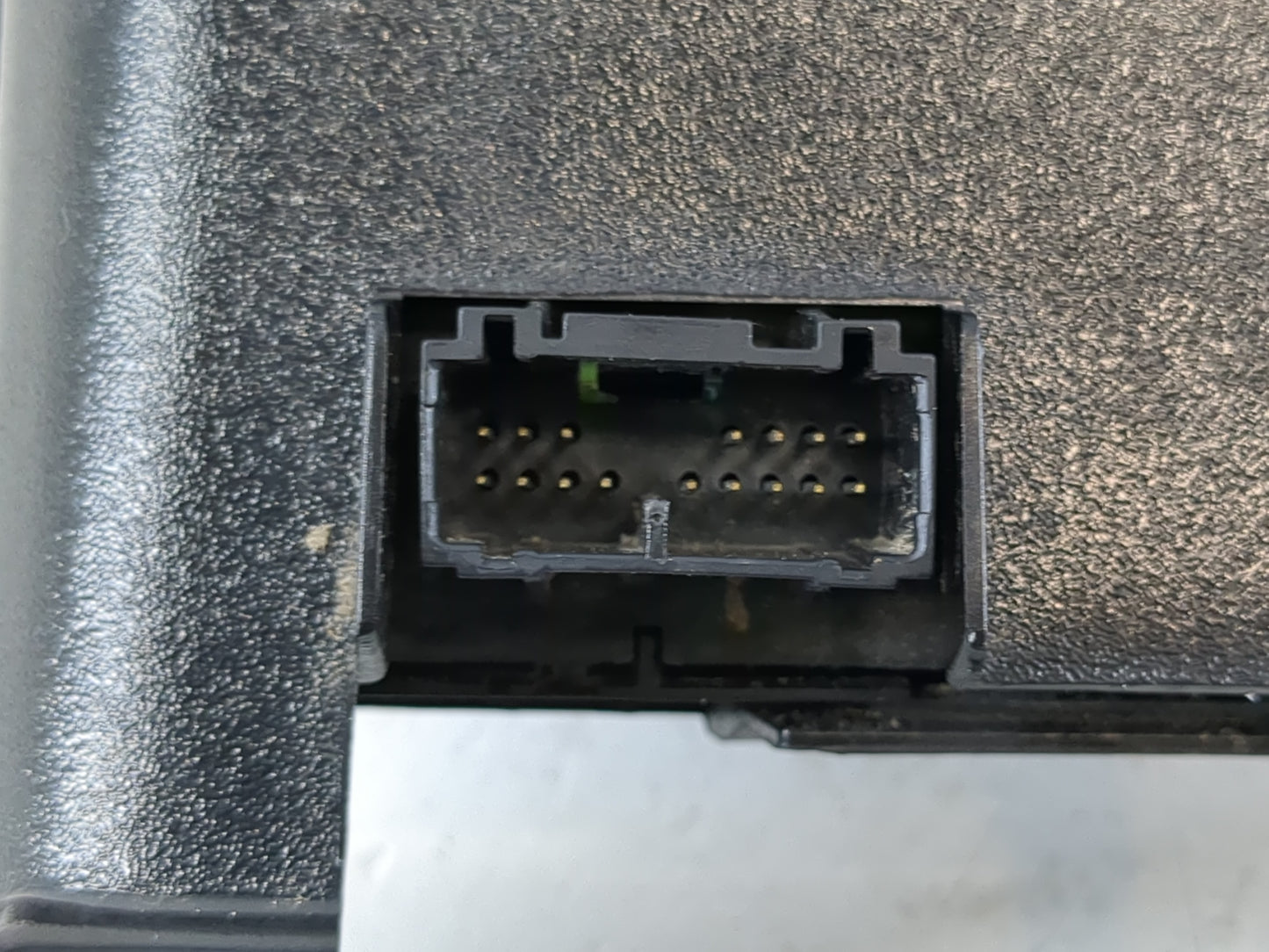 2010 Volvo V40 Radio AM FM Cd Player Receiver Replacement Fits Fits 2011 2012 2013 OEM Used Auto Parts - Oemusedautoparts1.c