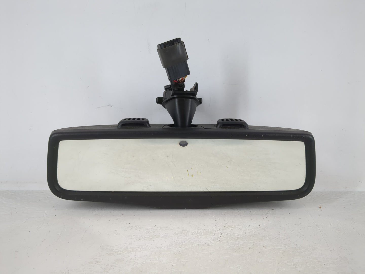 2010 Volvo V40 Interior Rear View Mirror Replacement OEM P/N:E11026542 Fits Fits 2008 2009 2011 2012 2013 OEM Used Auto Part