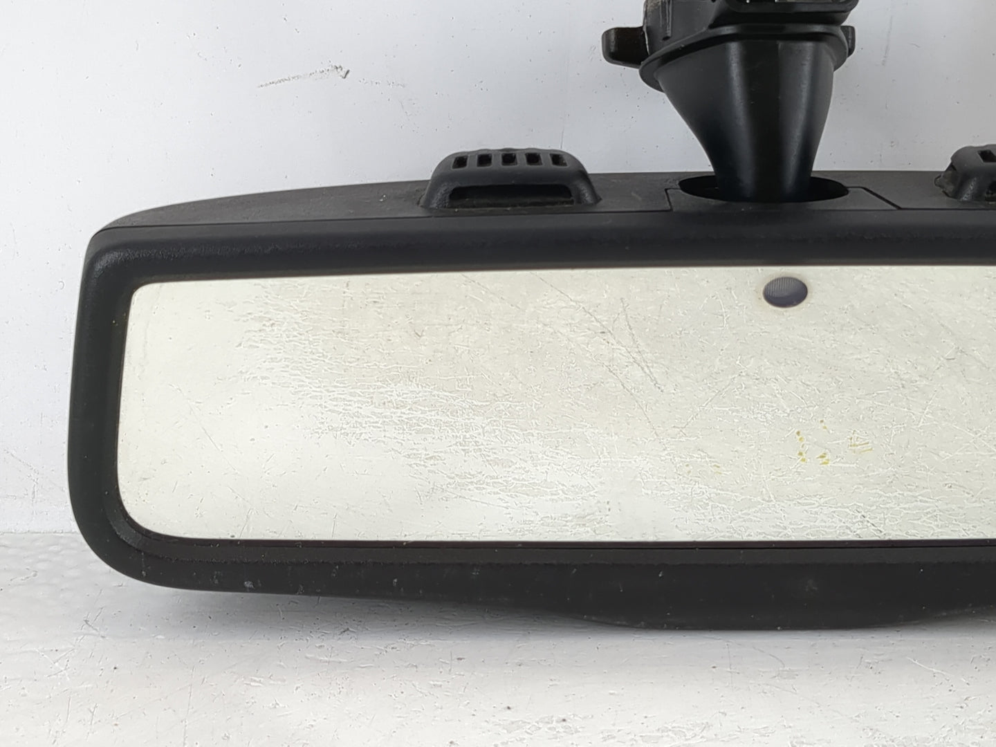 2010 Volvo V40 Interior Rear View Mirror Replacement OEM P/N:E11026542 Fits Fits 2008 2009 2011 2012 2013 OEM Used Auto Part