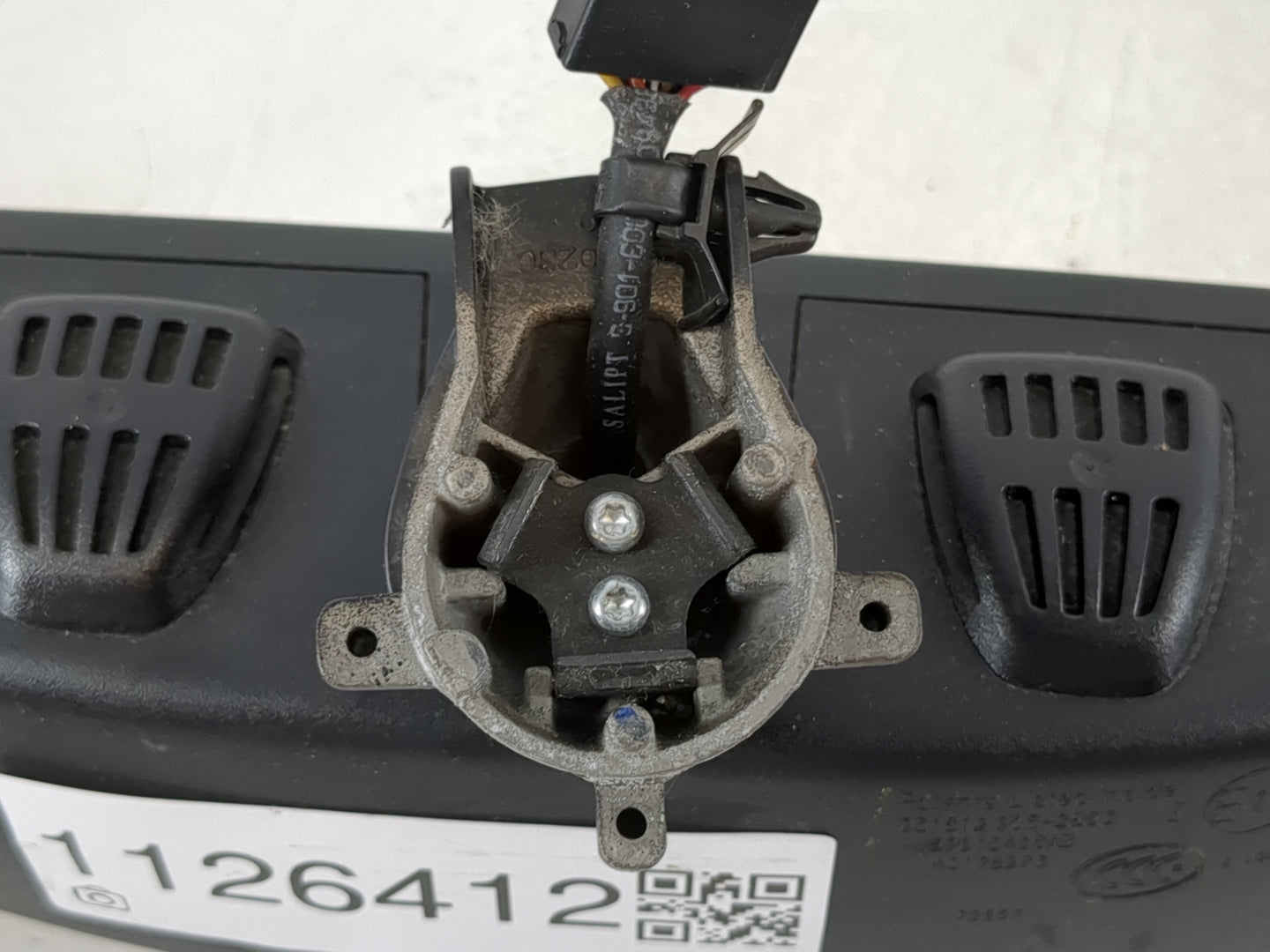 2010 Volvo V40 Interior Rear View Mirror Replacement OEM P/N:E11026542 Fits Fits 2008 2009 2011 2012 2013 OEM Used Auto Part