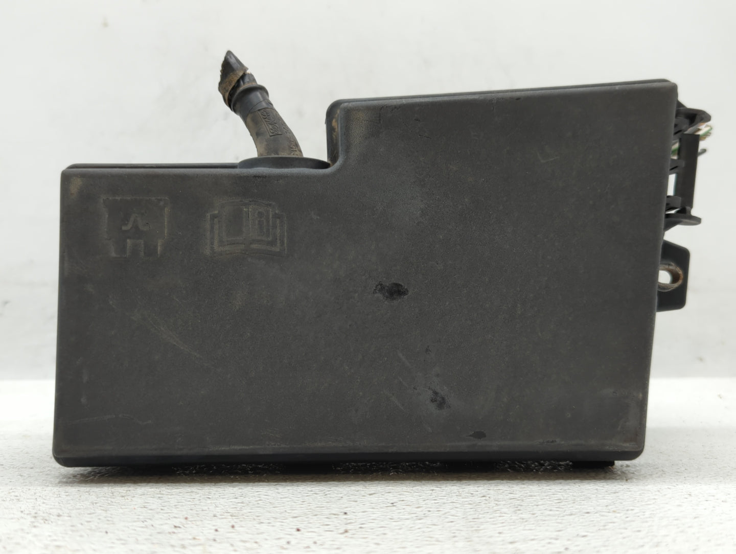 2010 Volvo V40 Fusebox Fuse Box Panel Relay Module P/N:3M5T-14A142-AB Fits Fits 2011 2012 2013 OEM Used Auto Parts - Oemused