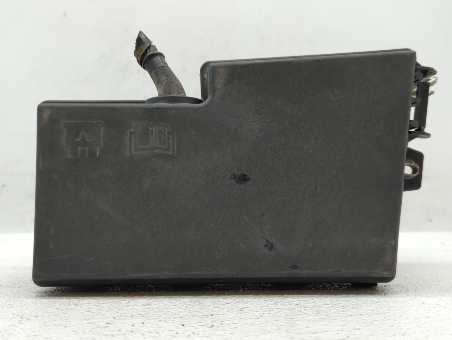 2010 Volvo V40 Fusebox Fuse Box Panel Relay Module P/N:3M5T-14A142-AB Fits Fits 2011 2012 2013 OEM Used Auto Parts - Oemused