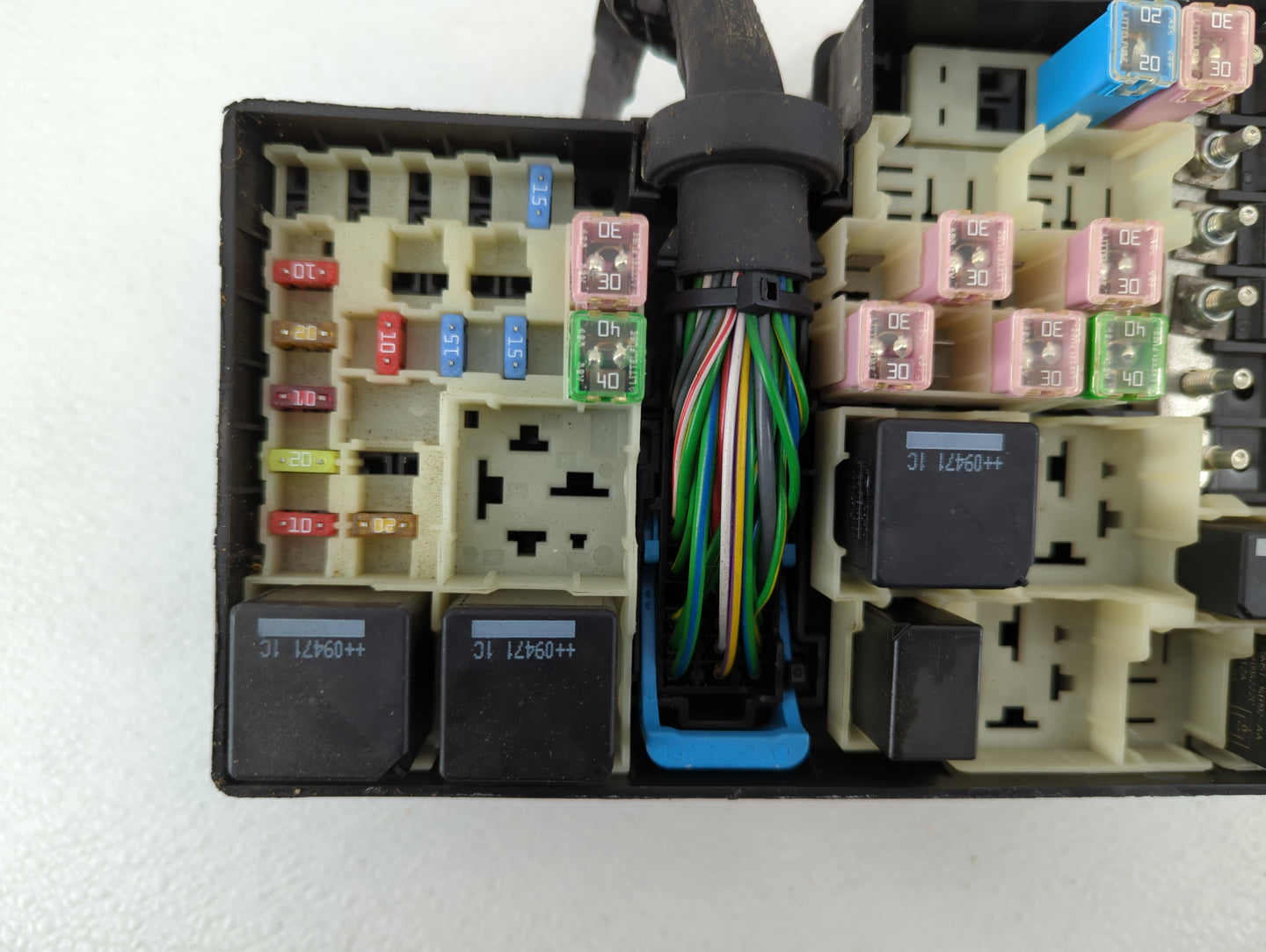 2010 Volvo V40 Fusebox Fuse Box Panel Relay Module P/N:8688040 Fits Fits 2008 2009 OEM Used Auto Parts - Oemusedautoparts1.c