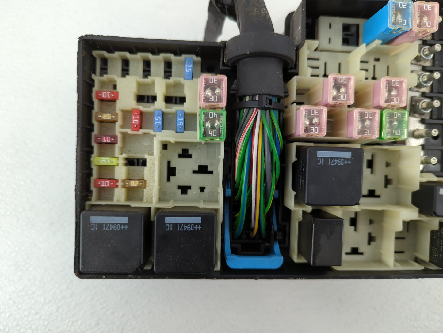 2010 Volvo V40 Fusebox Fuse Box Panel Relay Module P/N:8688040 Fits Fits 2008 2009 OEM Used Auto Parts - Oemusedautoparts1.c