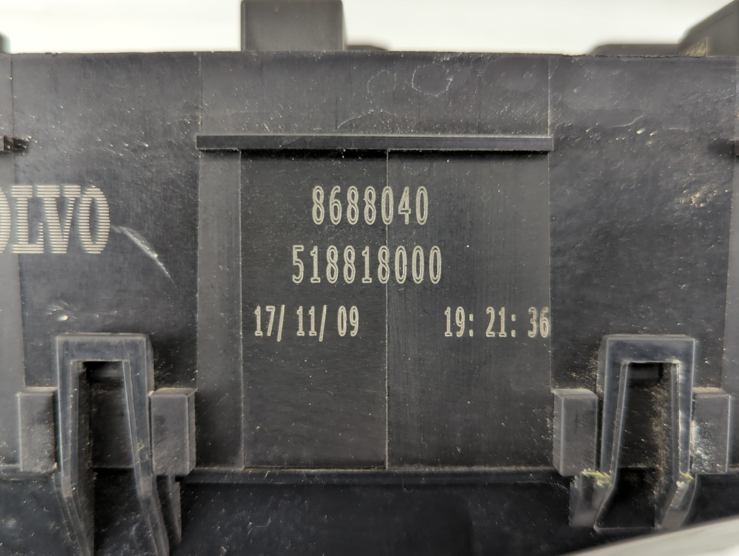 2010 Volvo V40 Fusebox Fuse Box Panel Relay Module P/N:8688040 Fits Fits 2008 2009 OEM Used Auto Parts - Oemusedautoparts1.c