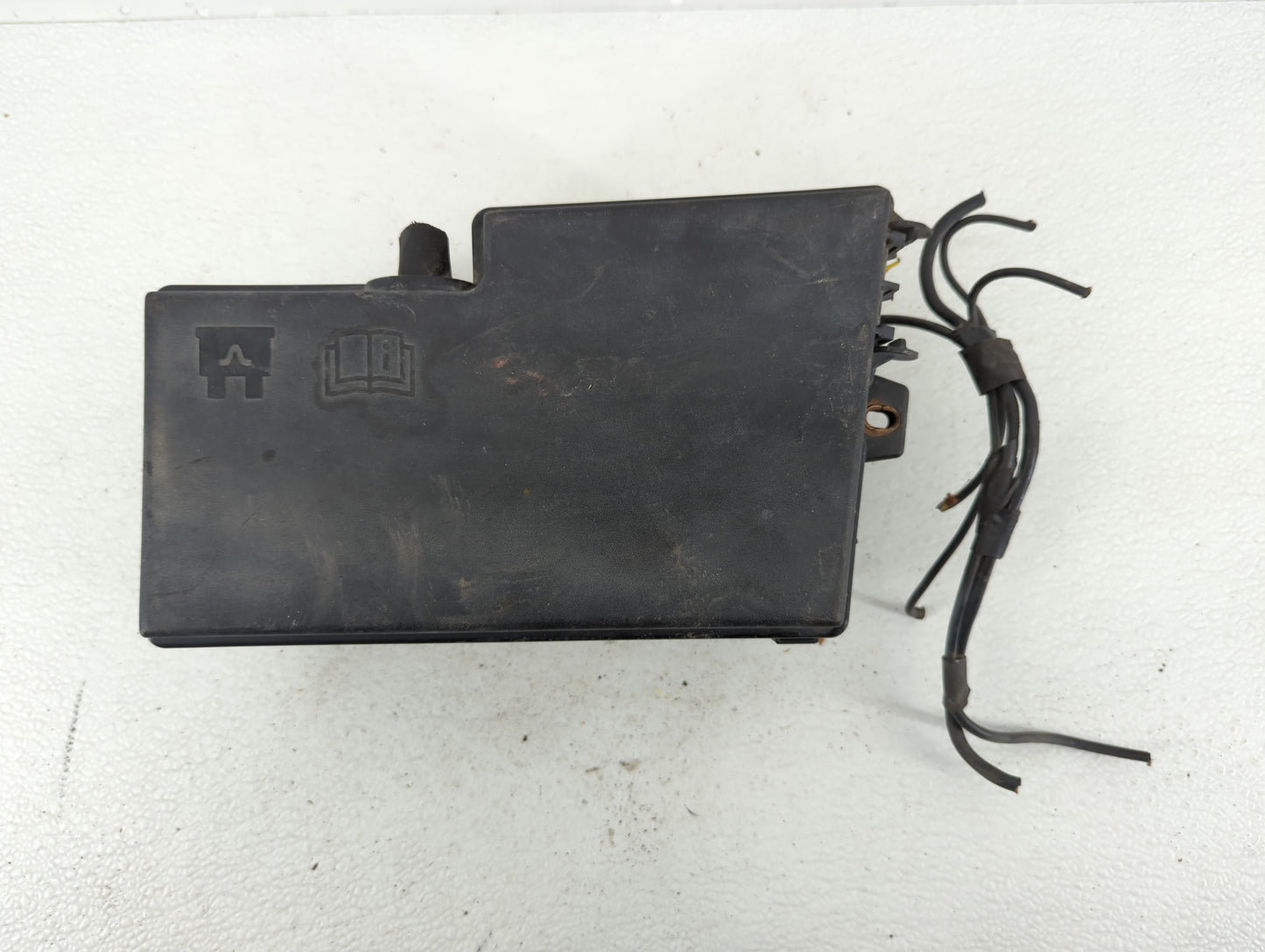 2010 Volvo V40 Fusebox Fuse Box Panel Relay Module P/N:8688040 Fits Fits 2008 2009 OEM Used Auto Parts - Oemusedautoparts1.c