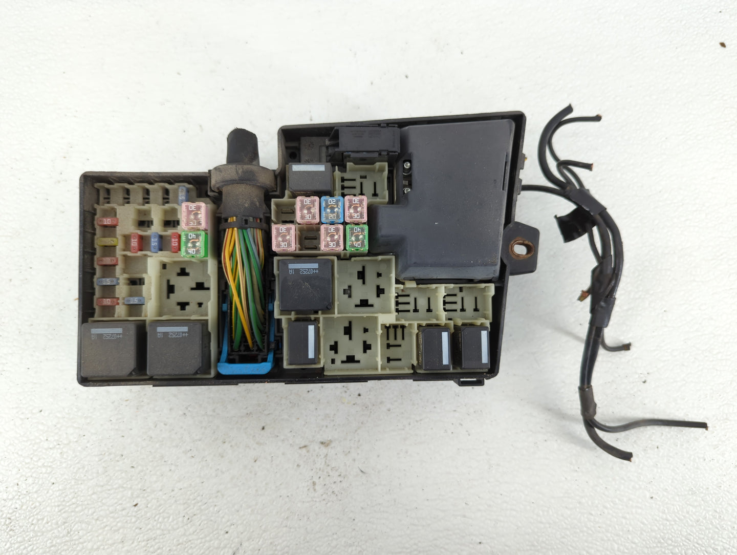 2010 Volvo V40 Fusebox Fuse Box Panel Relay Module P/N:8688040 Fits Fits 2008 2009 OEM Used Auto Parts - Oemusedautoparts1.c